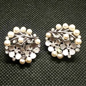 RARE Vintage Crown Trifari Faux Pearl Clear Rhinestone‎ Flower Clip On Earrings